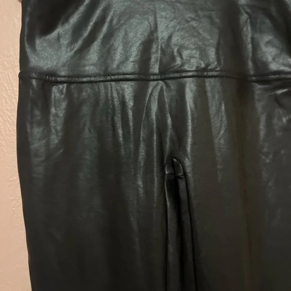 SPANX Faux Leather Leggings Black Womens
X large .High Waisted Pants - Picture 2 of 8